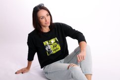 Oversize mikina Bibli nepíšu_modelka