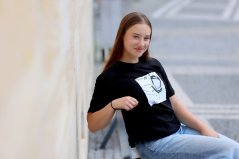 Dívka ve městě Dámské tričko Nehledám souhlas černé Dívka ve městě Dámské tričko Nehledám souhlas černé